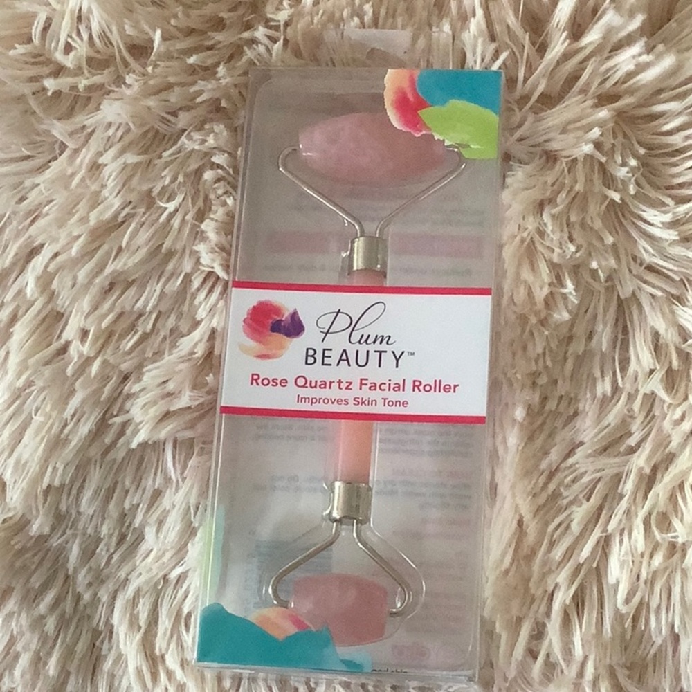 NIB rose, quartz, facial roller